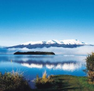 Read more about the article ताउपो सरोवर (Taupo Lake)