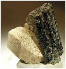 Read more about the article हॉर्नब्लेंड (Hornblende)