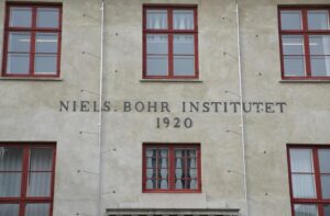 Read more about the article नील्स बोहर इन्स्टिट्यूट, कोपनहेगन (Neil’s Bohr Institute, Copenhagen)