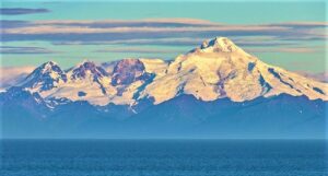 अल्यूशन पर्वतरांग (Aleutian Range)