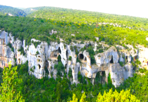 Read more about the article कार्स्ट भूमिस्वरूप (Karst Topography)