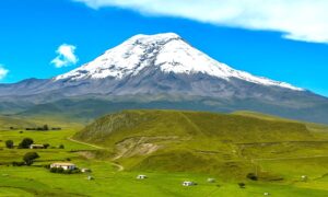 चिंबोराझो शिखर (Chimborazo Peak)
